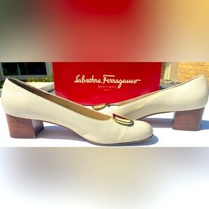 Salvatore Ferragamo cream leather pump size 10AAA